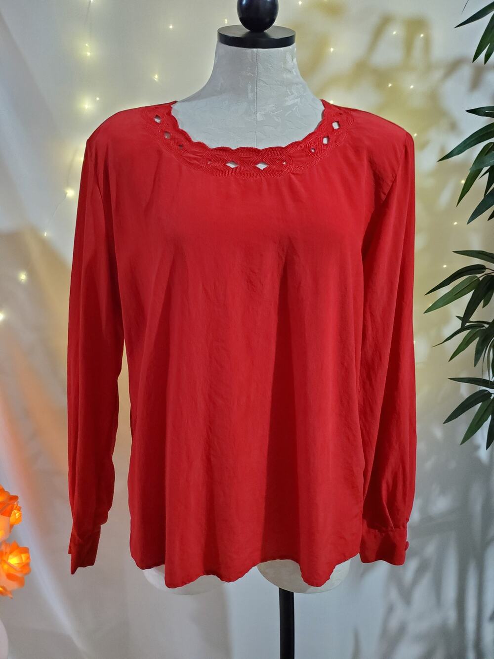 Tess Vintage 100% Silk Red Keyhole Blouse Womens Size 10 Top Holiday Event